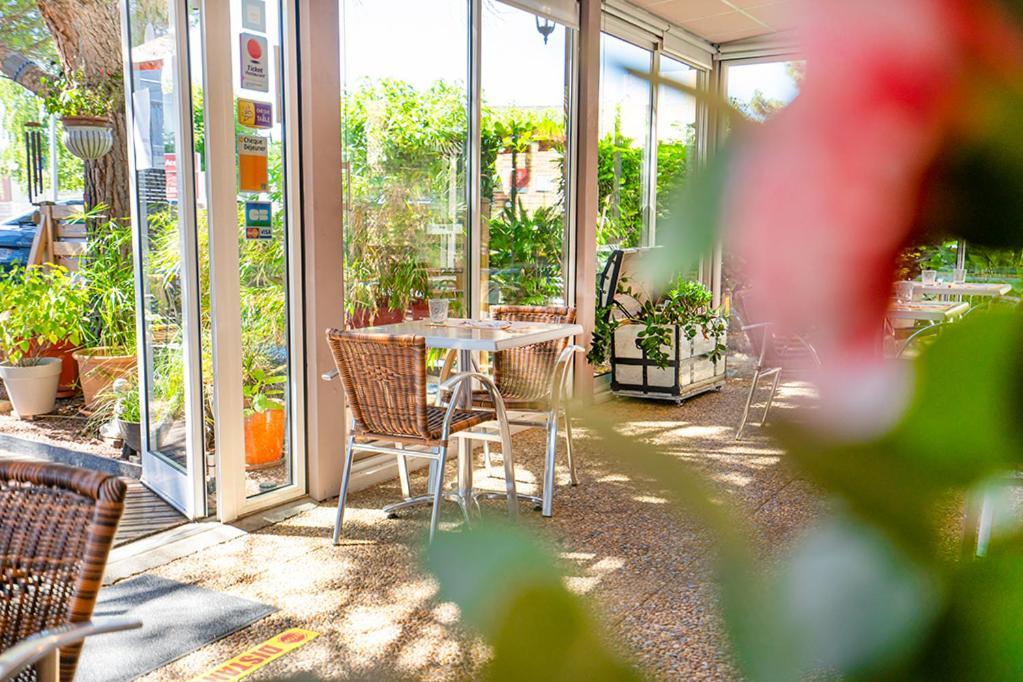 Logis Hotel- Hotel Restaurant Le Rialto Le Sequestre Exterior photo