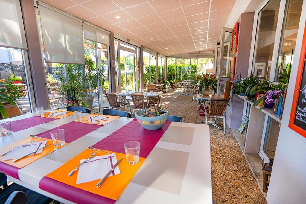 Logis Hotel- Hotel Restaurant Le Rialto Le Sequestre Exterior photo