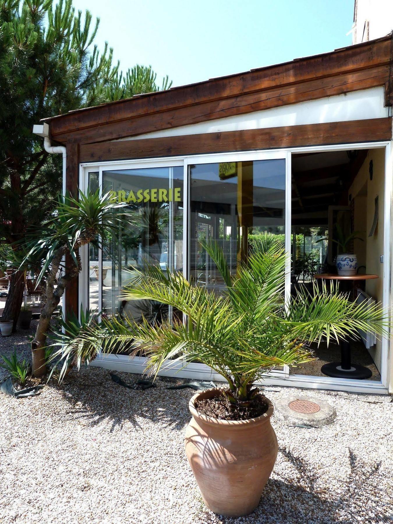 Logis Hotel- Hotel Restaurant Le Rialto Le Sequestre Exterior photo