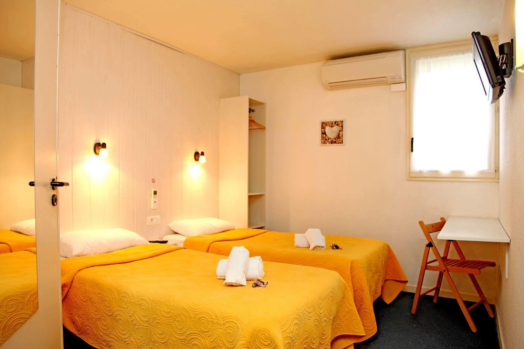 Logis Hotel- Hotel Restaurant Le Rialto Le Sequestre Exterior photo