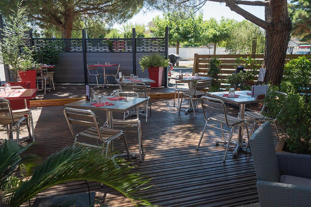 Logis Hotel- Hotel Restaurant Le Rialto Le Sequestre Exterior photo